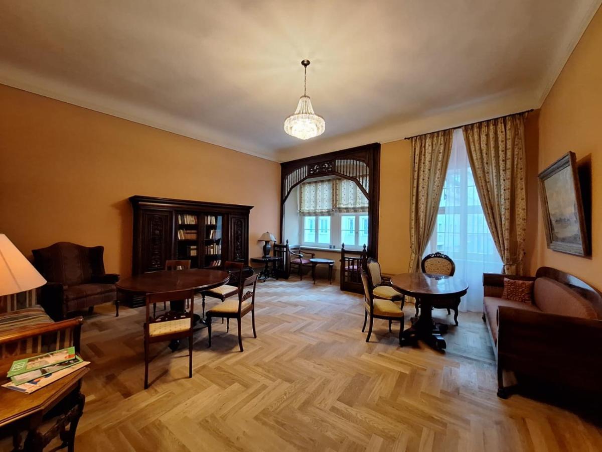 Stadtpalais Marche-Suite Maximal 2 Personen Und 1 Kleinkind 包岑 外观 照片