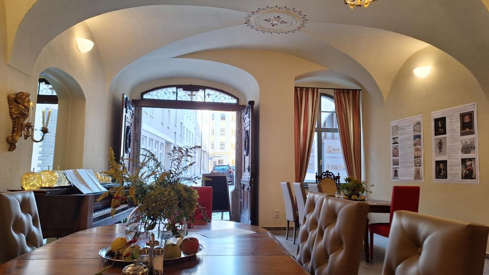 Stadtpalais Marche-Suite Maximal 2 Personen Und 1 Kleinkind 包岑 外观 照片