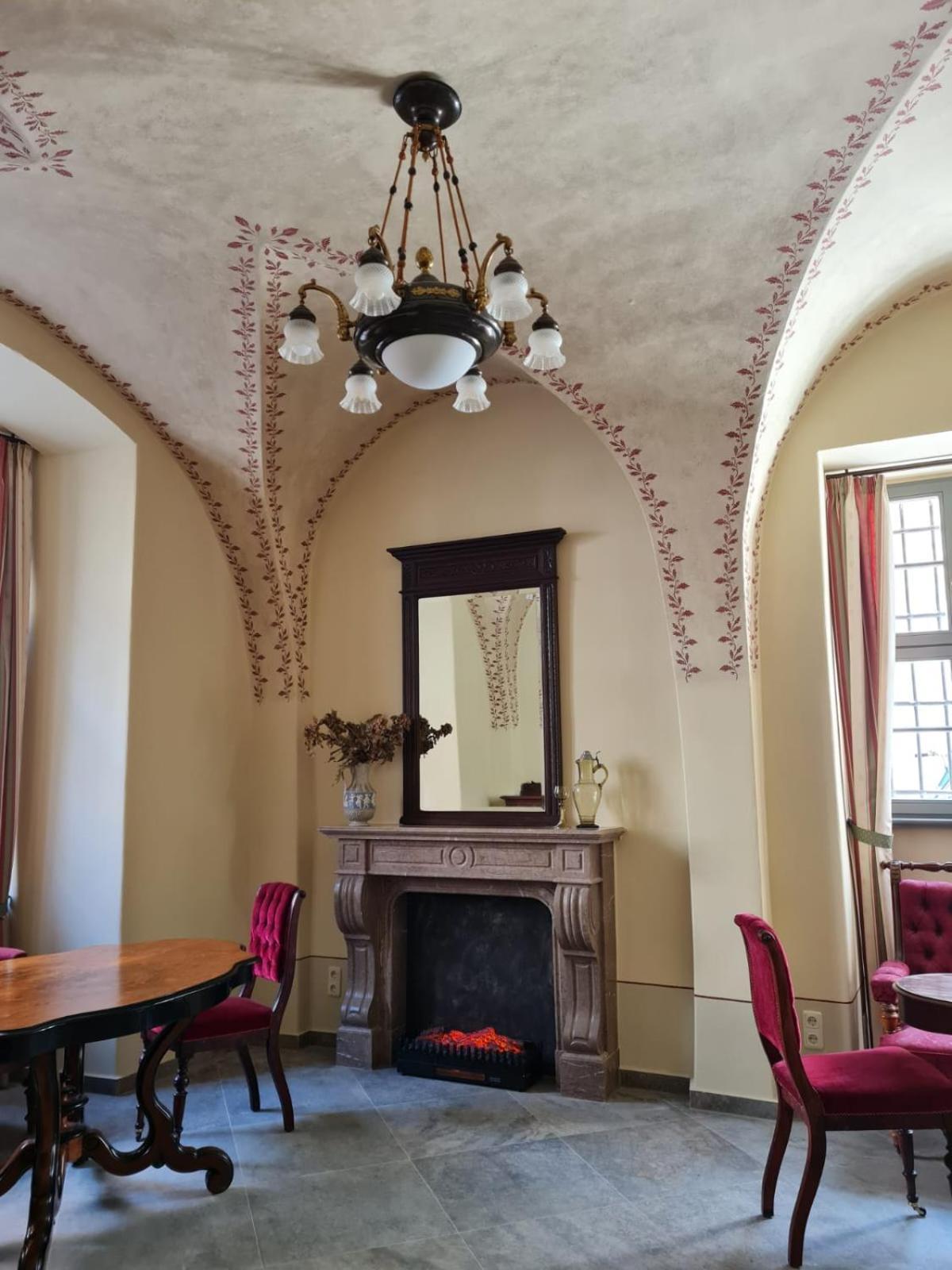 Stadtpalais Marche-Suite Maximal 2 Personen Und 1 Kleinkind 包岑 外观 照片