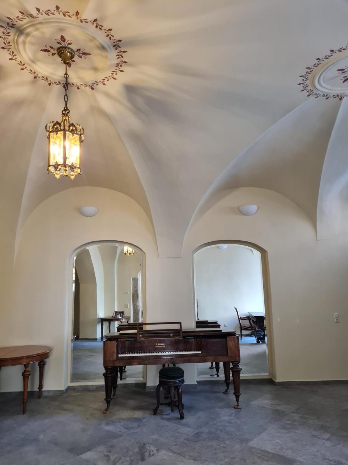 Stadtpalais Marche-Suite Maximal 2 Personen Und 1 Kleinkind 包岑 外观 照片